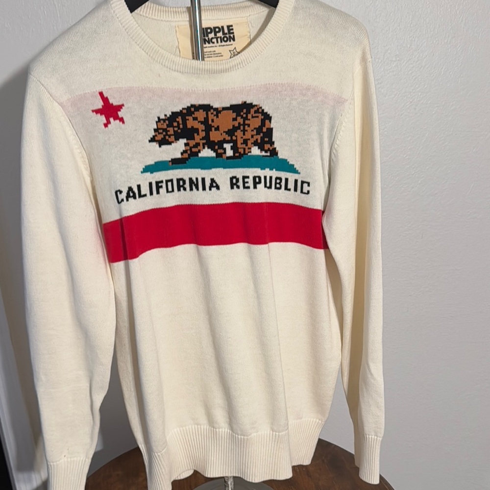 Ripple Junction California Republic Sweater in Cream classic bear size small